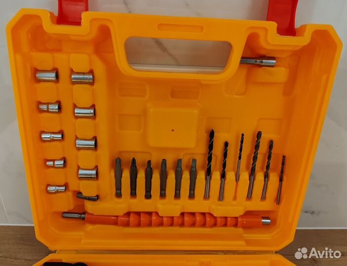 Шуруповерт dewalt ударный 21 v с битами