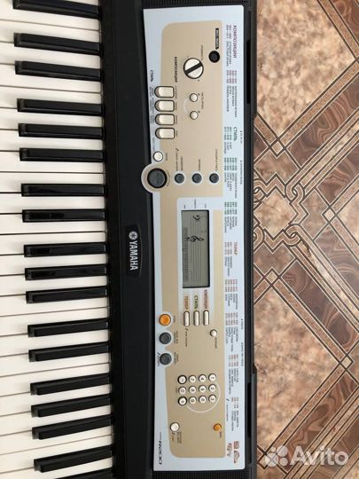 Синтезатор Yamaha PSR-R200