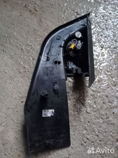 Уголок левой двери Ford focus 2