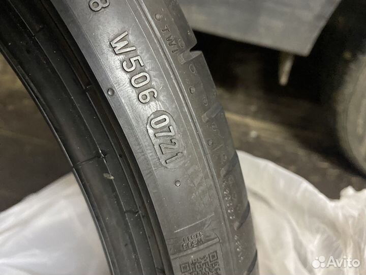 Pirelli P Zero 255/30 R20