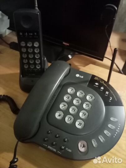 Стационарный кнопочный телефон LG с трубкой