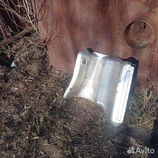 Защитный экран бака Ниссан т-31