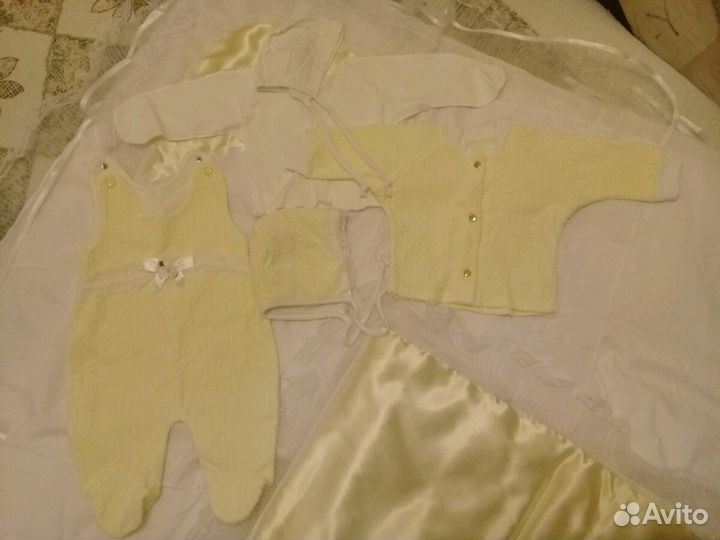 Конверт и комплект одежды на выписку