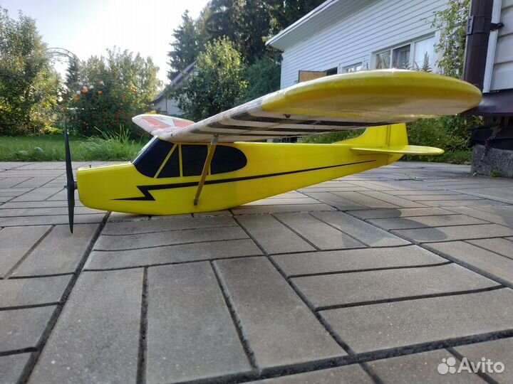 Радиоуправляемая модель самолета №1