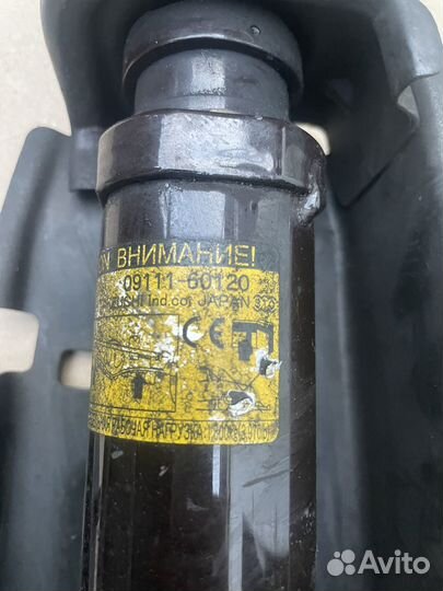 Домкрат Lexus LX570 Toyota Land Cruiser 200