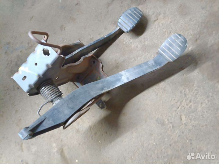 Кронштейн генератора Рено Сандеро 1