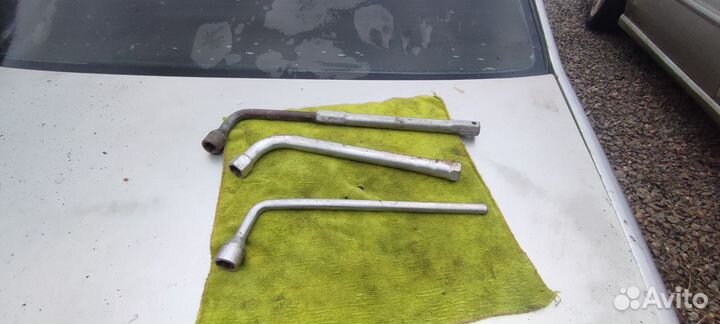 Ключ баллонный на авто