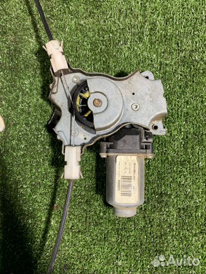 Стеклоподъемник задний левый Nissan Primera p12