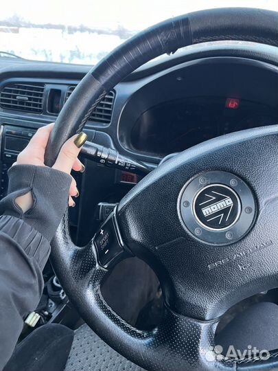 Subaru Legacy 2.0 AT, 2001, битый, 320 000 км