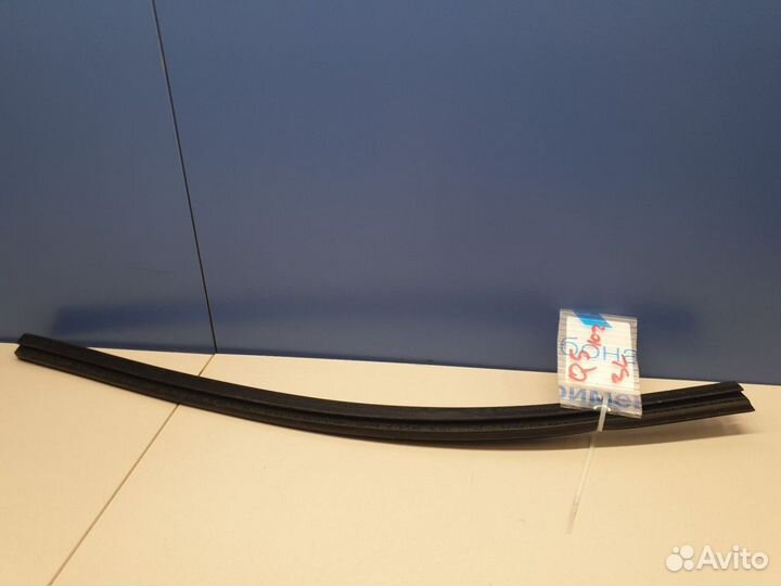 Накладка стекла задней левой двери Audi Q5 8R 2008