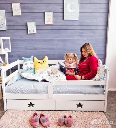 Кроватка софа для малыша с бортиком из массива