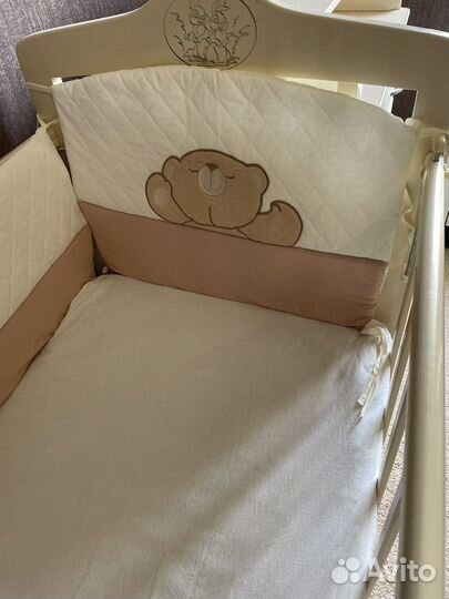 Детская кроватка с маятником и ящиком