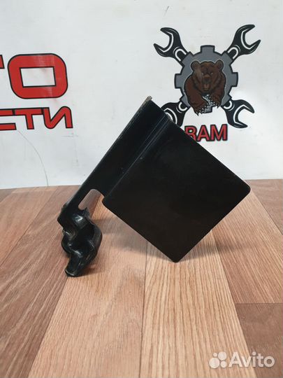 Крепление акб Renault Kaptur