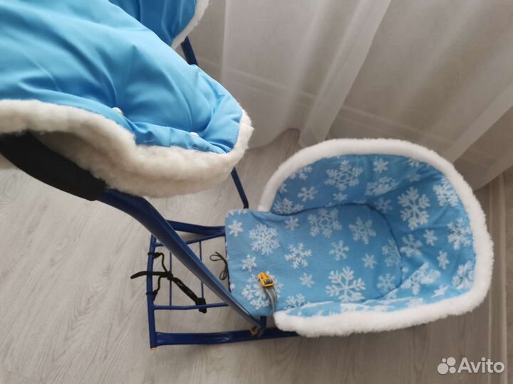 Новые санки с новым чехлом и рукавичками
