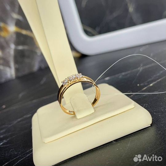 Золотое кольцо 585 пробы Вес: 1,37 (т26200)