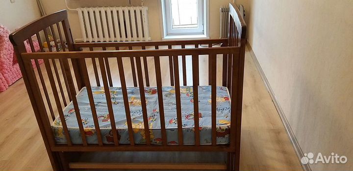 Кровать с механизмом качания