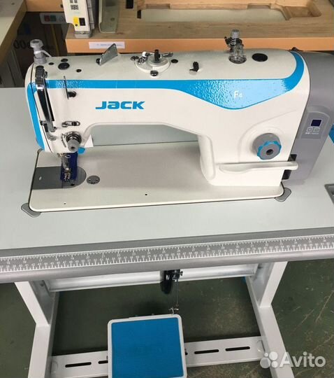 Промышленная швейная машина Jack JK-F4H со столом