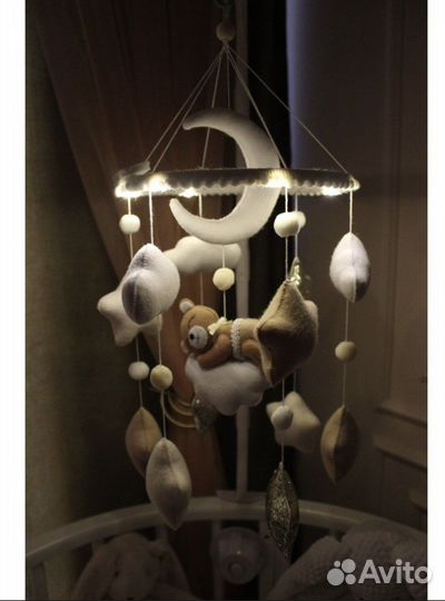 Мобиль на кроватку из фетра