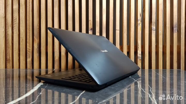 Ноутбук Asus X553M на SSD