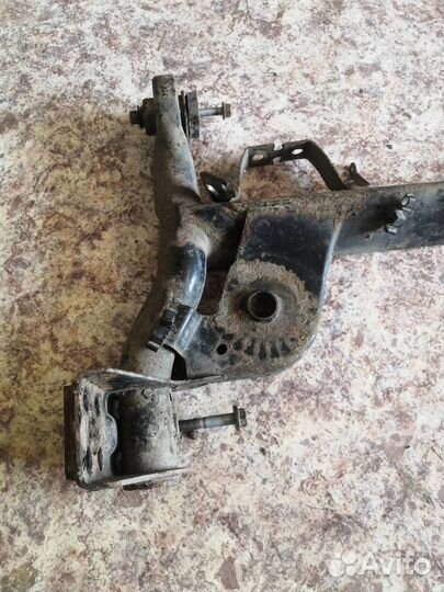 Балка задняя Рено Клио 2 Симбол