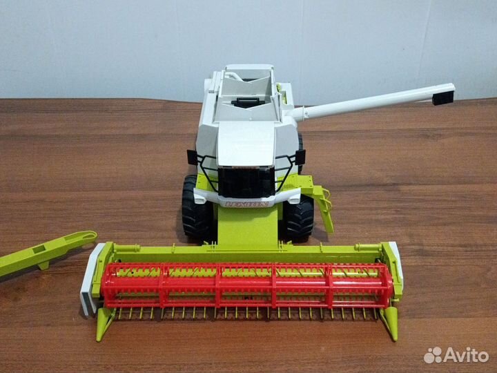 Комбайн bruder
