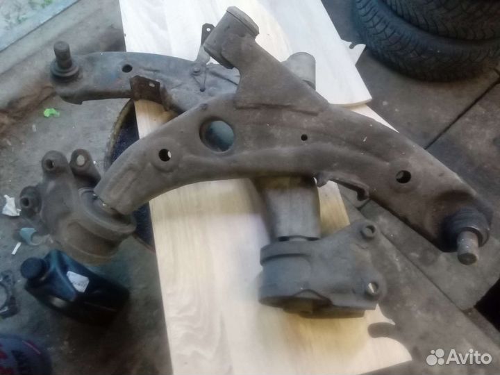 Рычаг передний