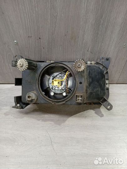 Фара левая Volkswagen Passat B3