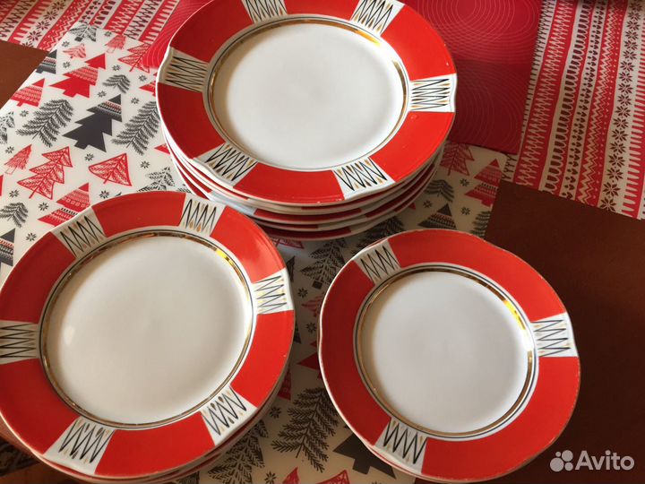 Столовые тарелки