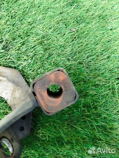 Кронштейн глушителя Lincoln Navigator 3 07г