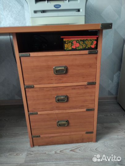 Письменный стол