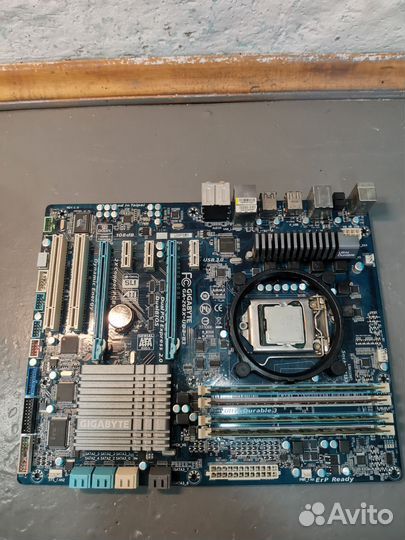 Материнская плата с процессором и памятью