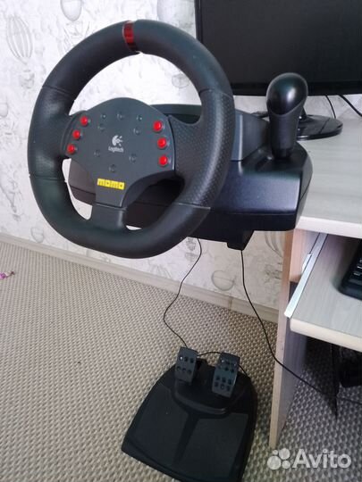 Роль Logitech momo racing