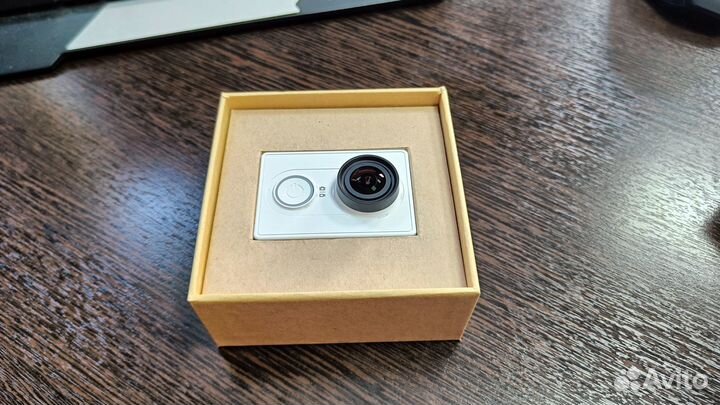 Экшн камера xiaomi YI