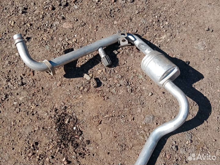 Трубка кондиционера Рено логан 1 2014г.в 1.4 8кл