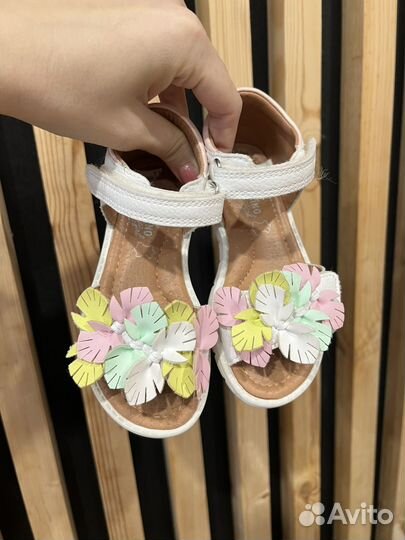 Сандалии для девочки 27 размер futurino