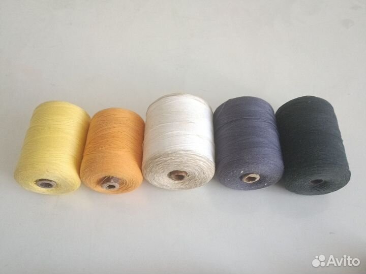 Нитки швейные, ножницы,разметчик шва СССР