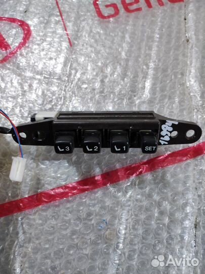 Блок управления сиденьем левый Toyota Land Cruiser