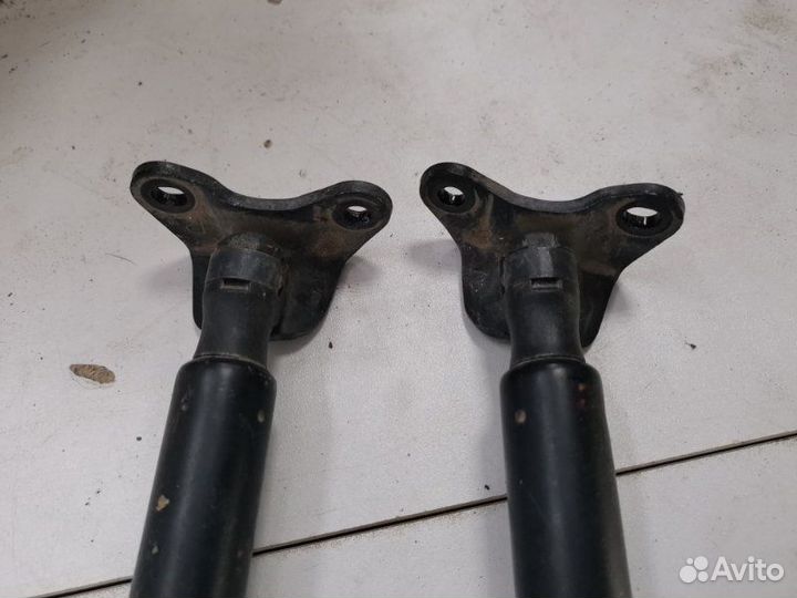 Амортизатор двери багажника задний Kia Ceed 1