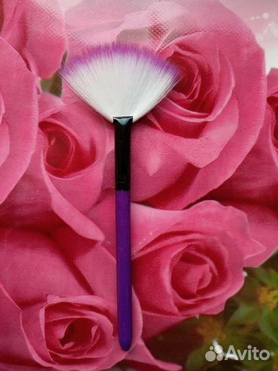 Кисть для макияжа
