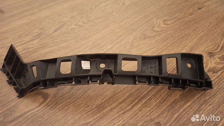 Направляющая бампера заднего Scirocco