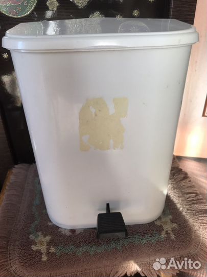 Ведро для мусора с педалью