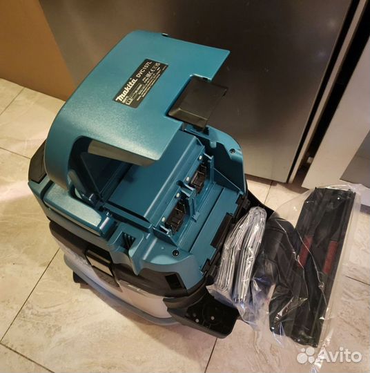 Пылесос аккумуляторный 36В Makita DVC157LZX3