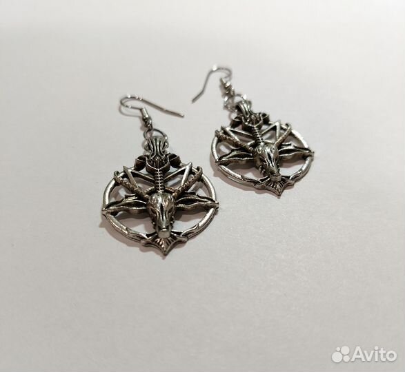 Серьги с черепом