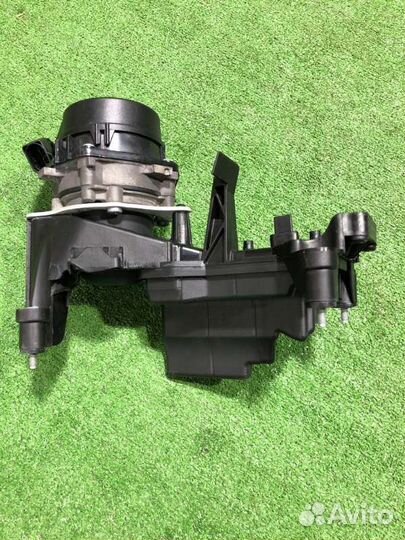 Насос продувки катализатора Porsche Macan 95B 2017