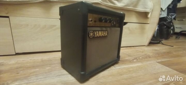 Гитарный комбоусилитель yamaha ga-10