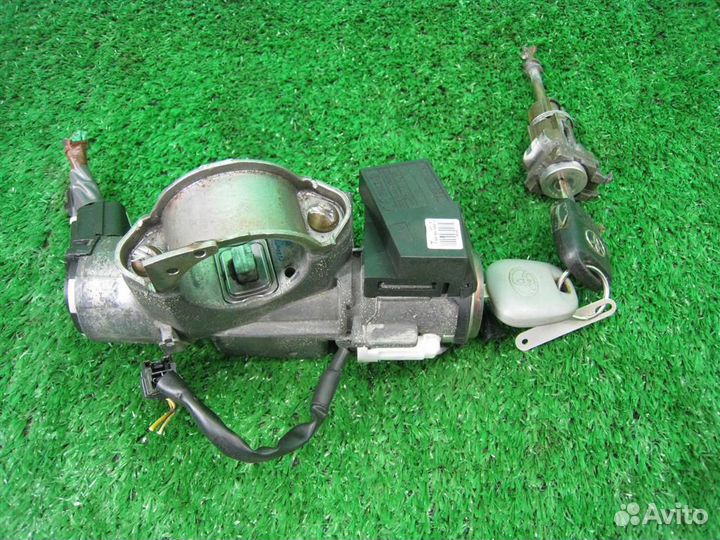 Замок зажигания Toyota Avensis T25 2003