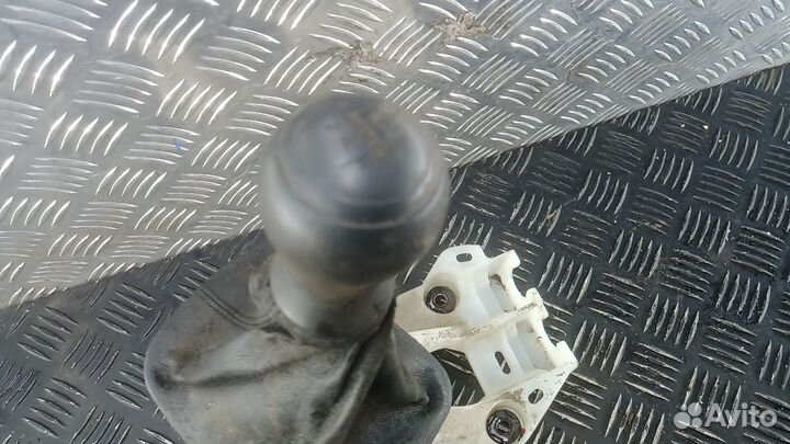 Кулиса кпп toyota corolla E15 2006