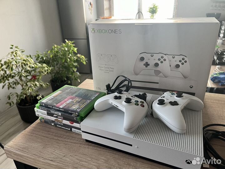 Xbox One s 1tb с играми
