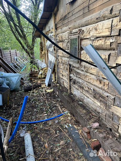 Сруб дома из бревна