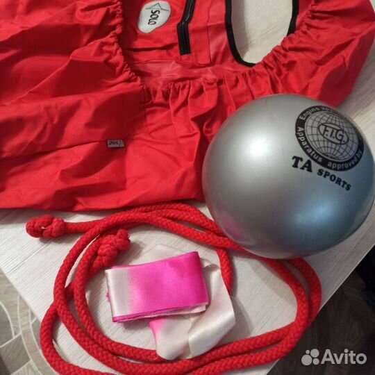 Гимнастика:купальни,скакалка,обруч,мяч,лента,чехол